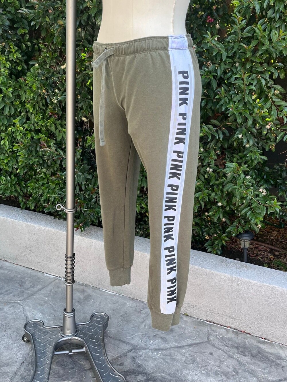 PINK Victoria’s Secret Olive Green Jogger Sweatpants Women’s Medium Logo Athlete